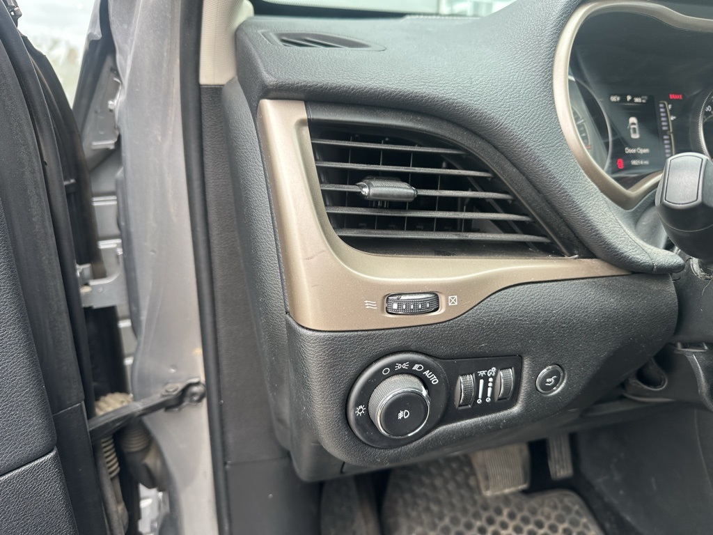 used 2014 Jeep Cherokee car, priced at $10,750
