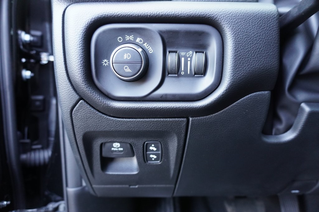 new 2025 Ram 1500 car, priced at $46,671