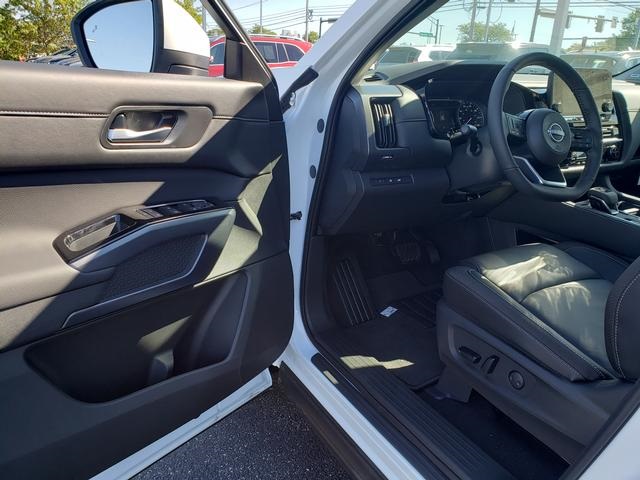 new 2025 Nissan Pathfinder car, priced at $46,774
