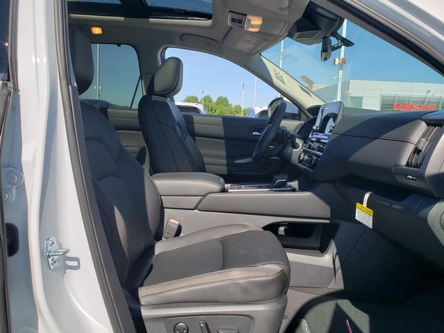 new 2025 Nissan Pathfinder car, priced at $46,774