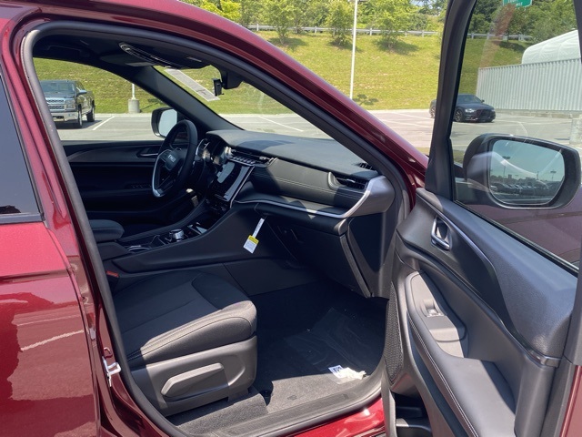 new 2025 Jeep Grand Cherokee car, priced at $35,531