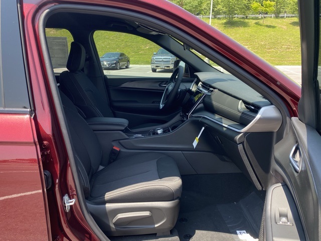 new 2025 Jeep Grand Cherokee car, priced at $35,531