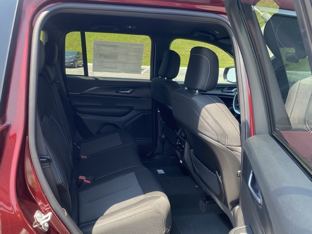 new 2025 Jeep Grand Cherokee car, priced at $35,531