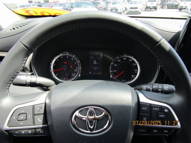used 2022 Toyota Highlander car, priced at $33,999