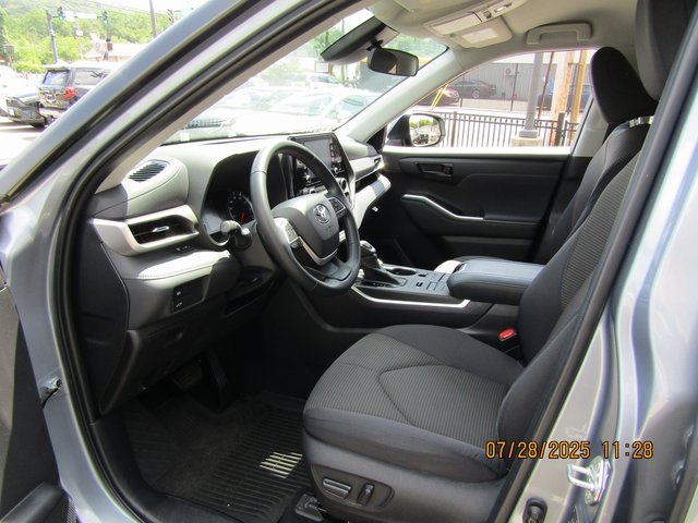 used 2022 Toyota Highlander car, priced at $33,999