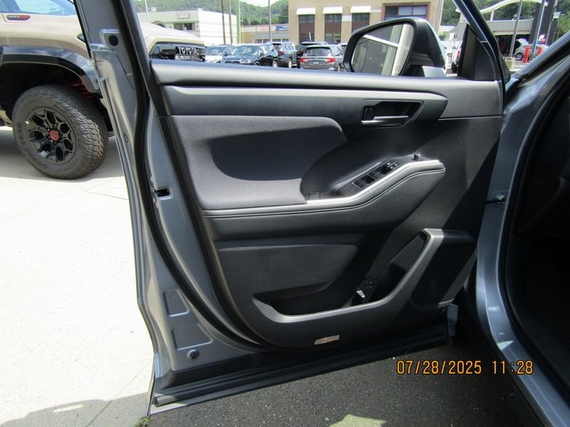used 2022 Toyota Highlander car, priced at $33,999