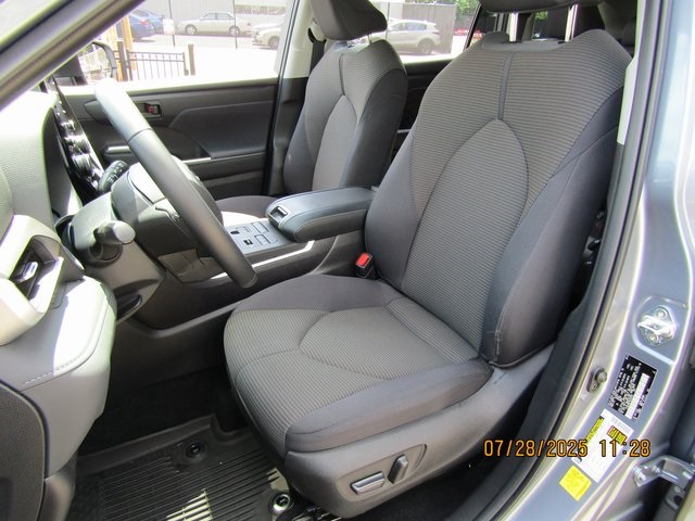 used 2022 Toyota Highlander car, priced at $33,999