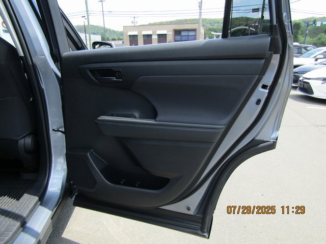 used 2022 Toyota Highlander car, priced at $33,999