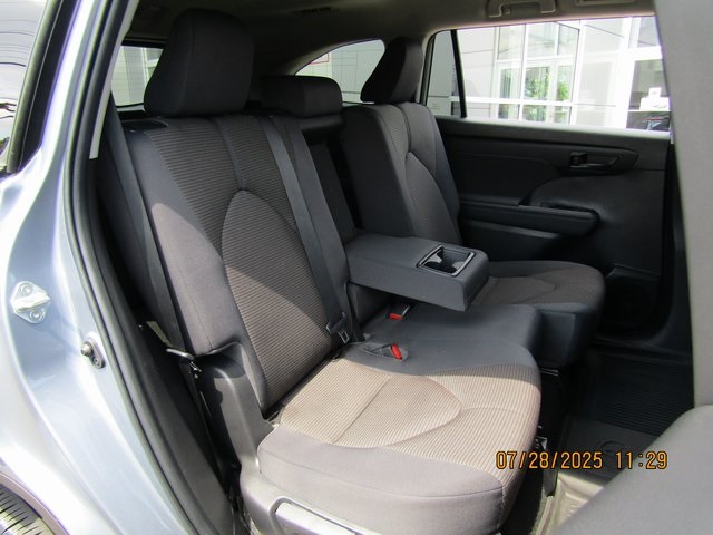 used 2022 Toyota Highlander car, priced at $33,999