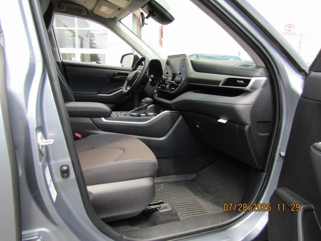 used 2022 Toyota Highlander car, priced at $33,999