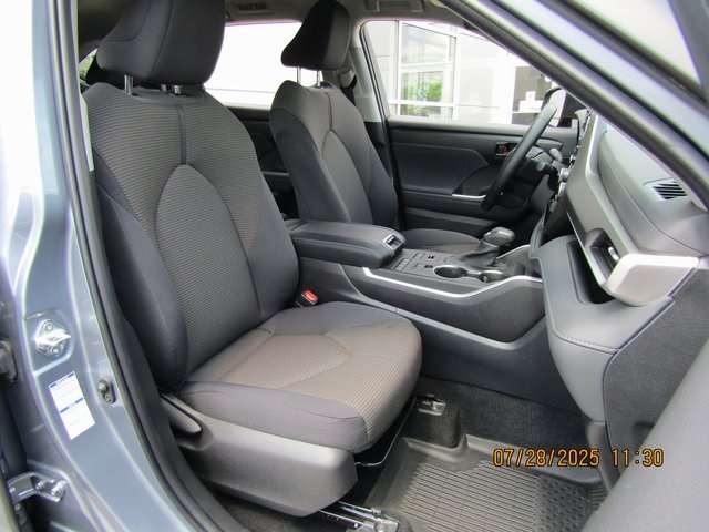 used 2022 Toyota Highlander car, priced at $33,999
