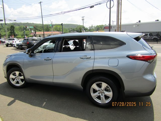 used 2022 Toyota Highlander car, priced at $33,999