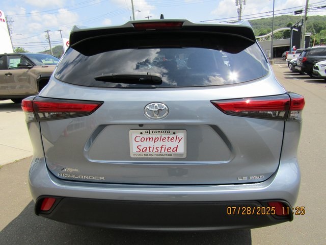 used 2022 Toyota Highlander car, priced at $33,999