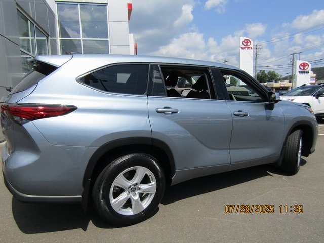 used 2022 Toyota Highlander car, priced at $33,999