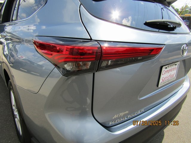 used 2022 Toyota Highlander car, priced at $33,999