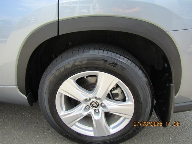used 2022 Toyota Highlander car, priced at $33,999