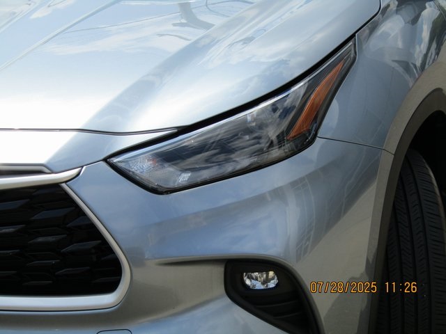 used 2022 Toyota Highlander car, priced at $33,999