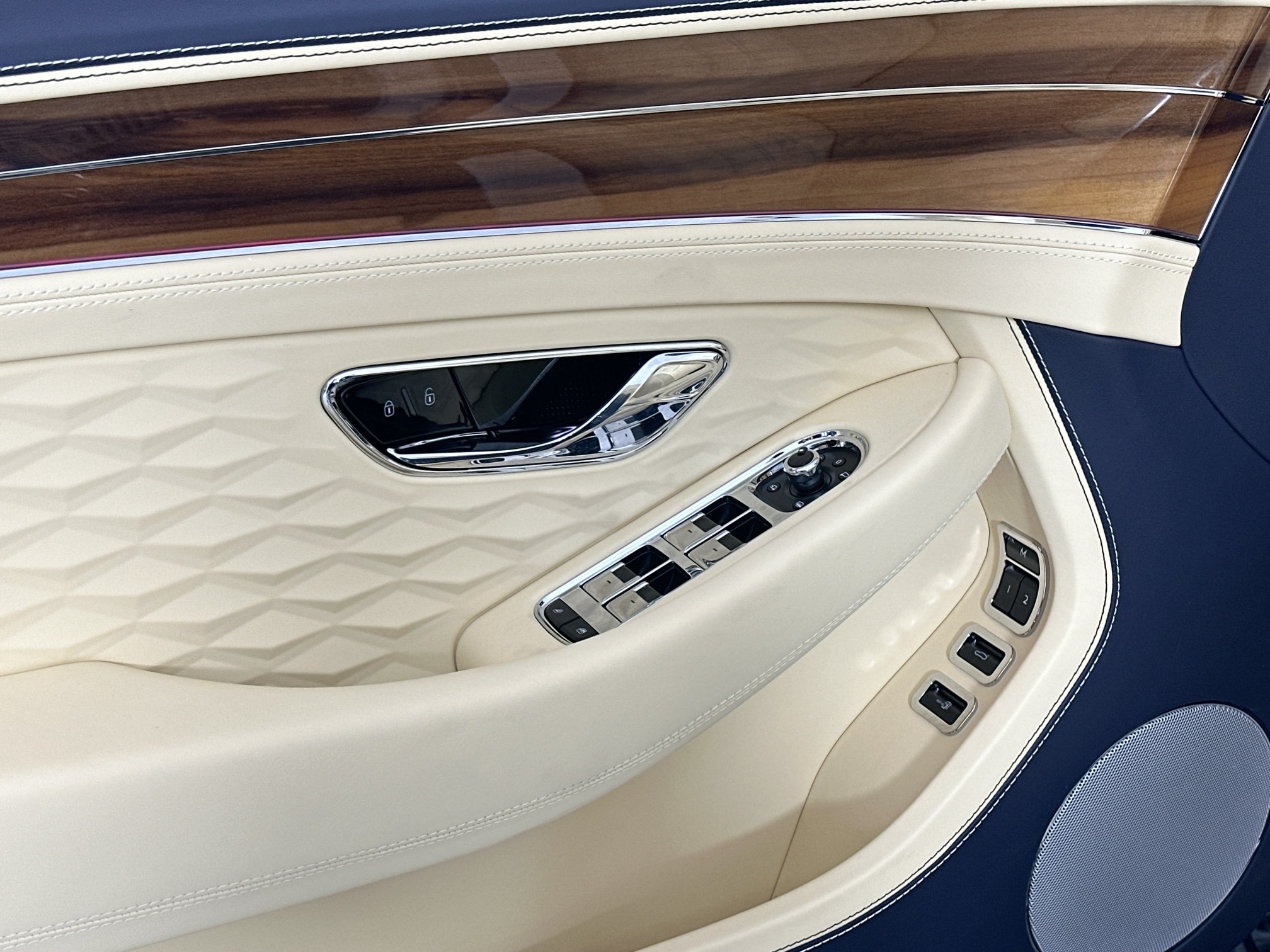 new 2025 Bentley Continental GTC car