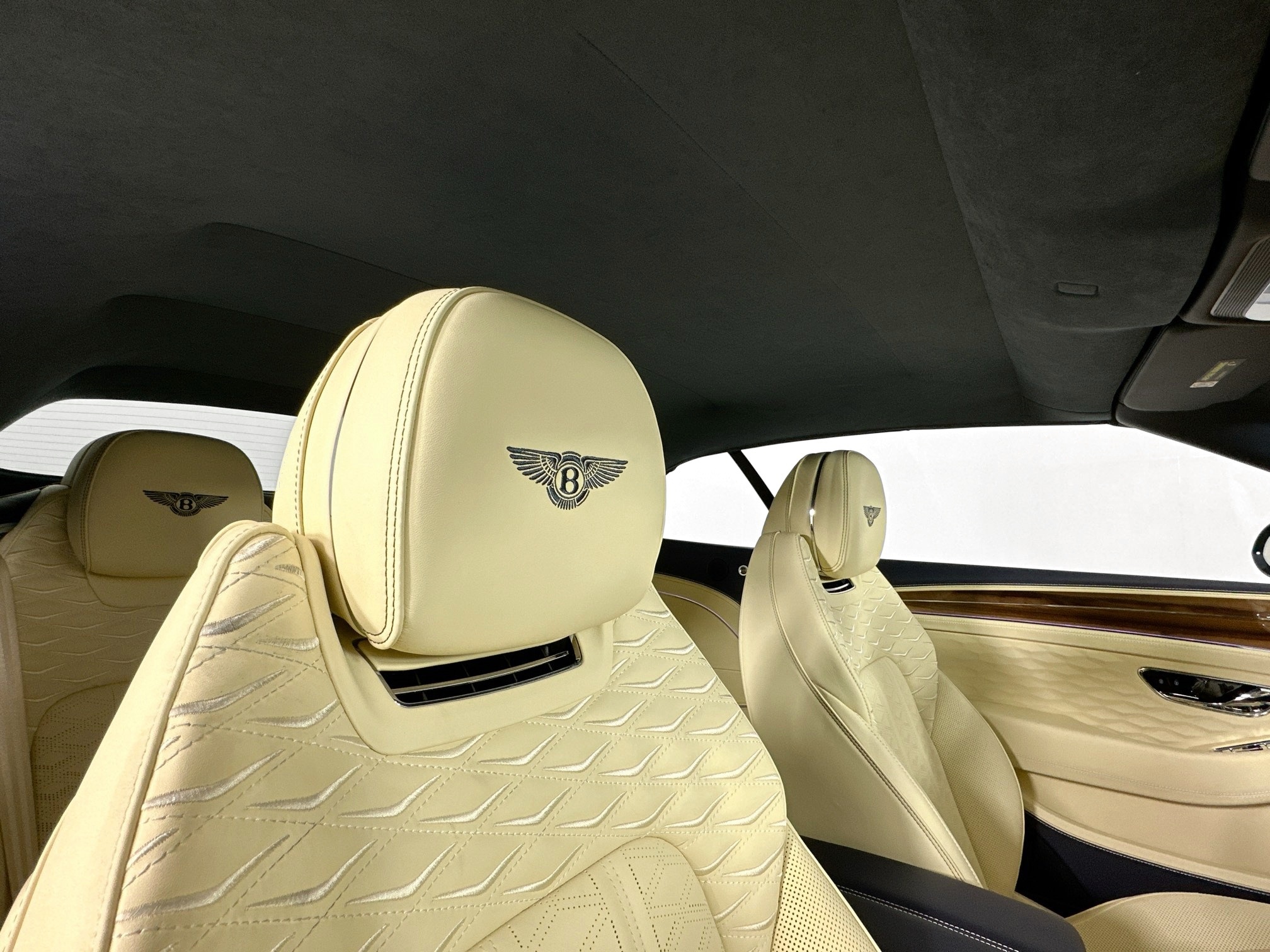 new 2025 Bentley Continental GTC car