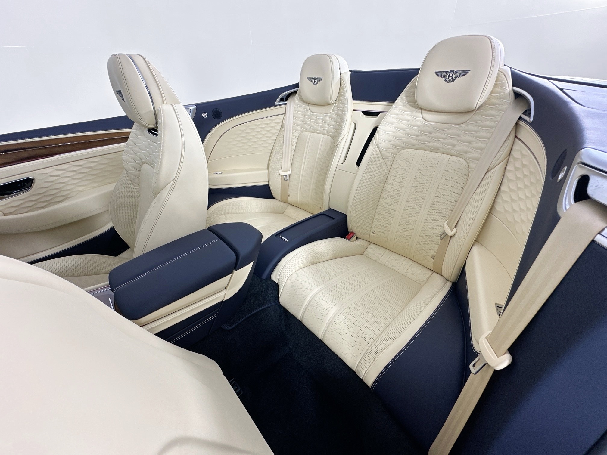 new 2025 Bentley Continental GTC car