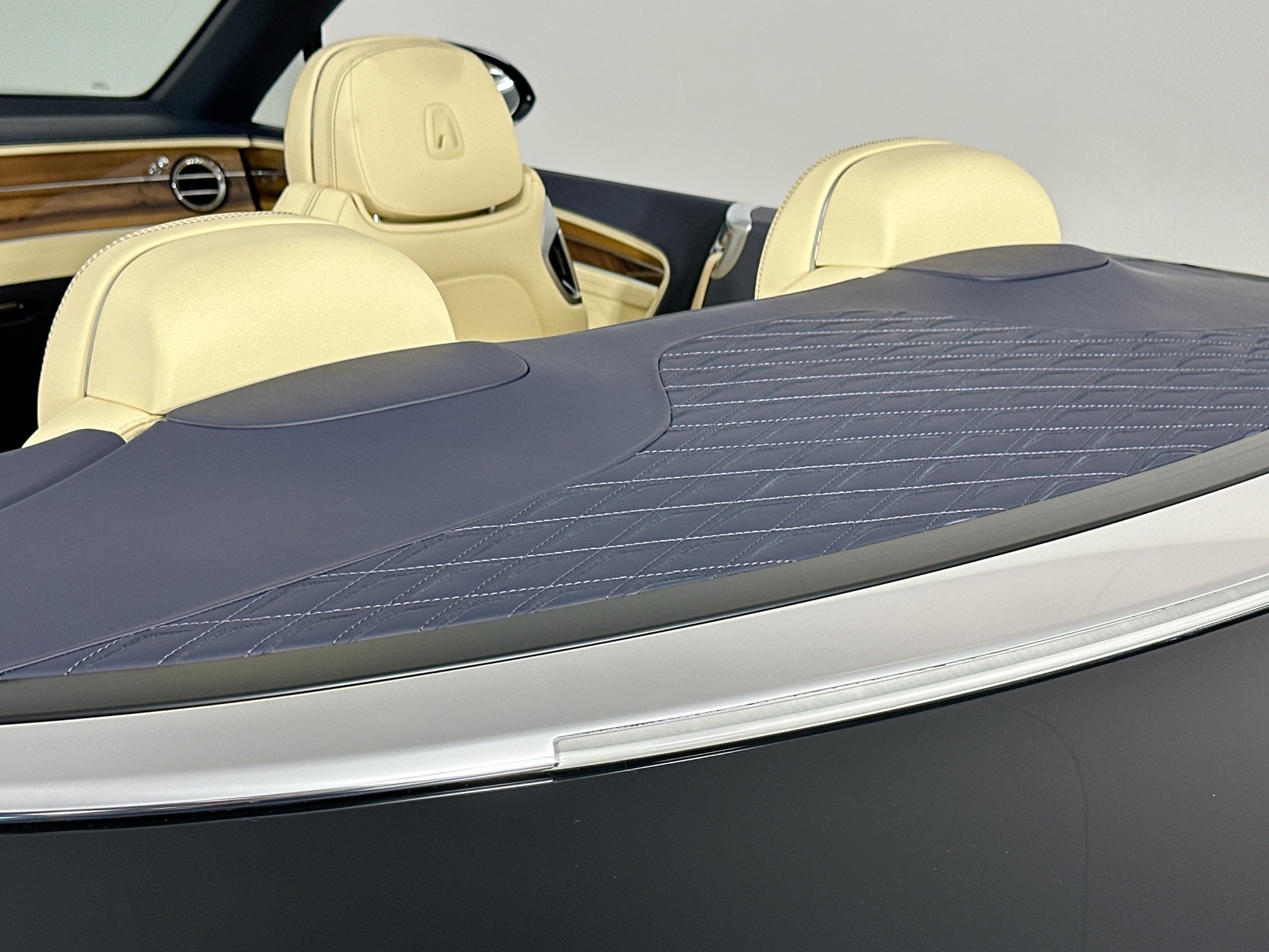 new 2025 Bentley Continental GTC car
