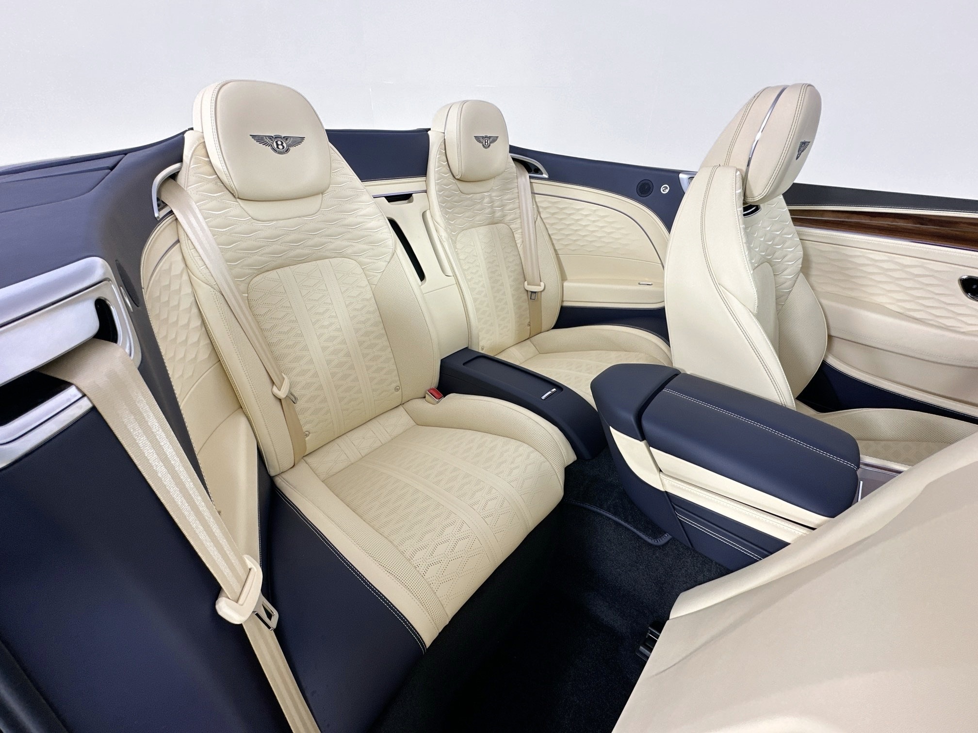 new 2025 Bentley Continental GTC car
