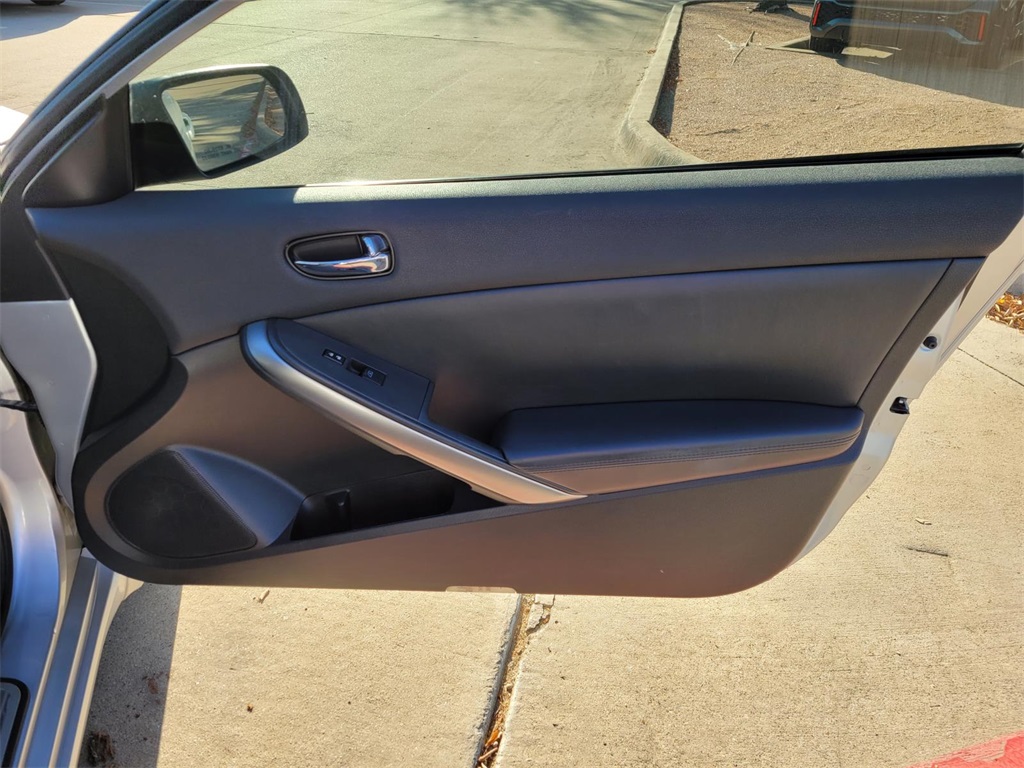 used 2009 Nissan Altima car, priced at $4,995