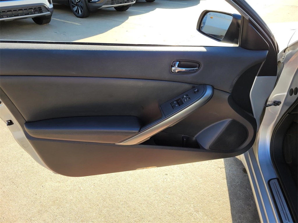 used 2009 Nissan Altima car, priced at $4,995