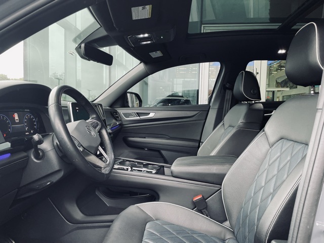 used 2024 Volkswagen Atlas Cross Sport car, priced at $39,900
