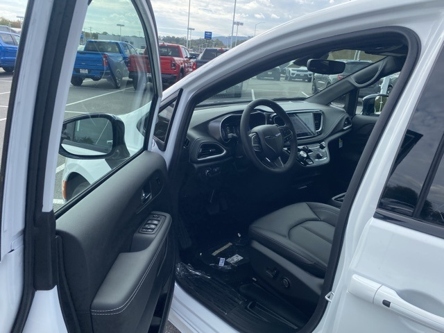 new 2026 Chrysler Pacifica car, priced at $38,324