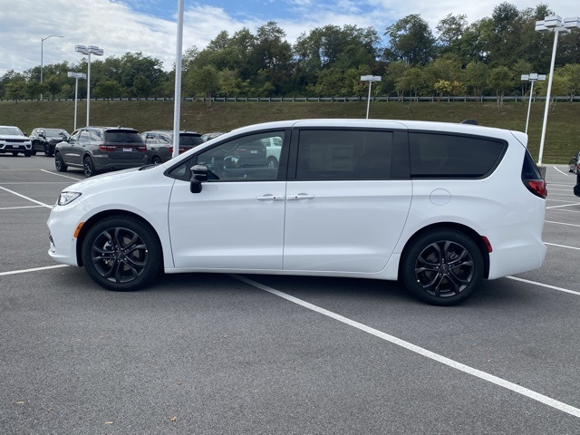 new 2026 Chrysler Pacifica car, priced at $38,324