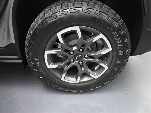 new 2026 Chevrolet Equinox car, priced at $33,104