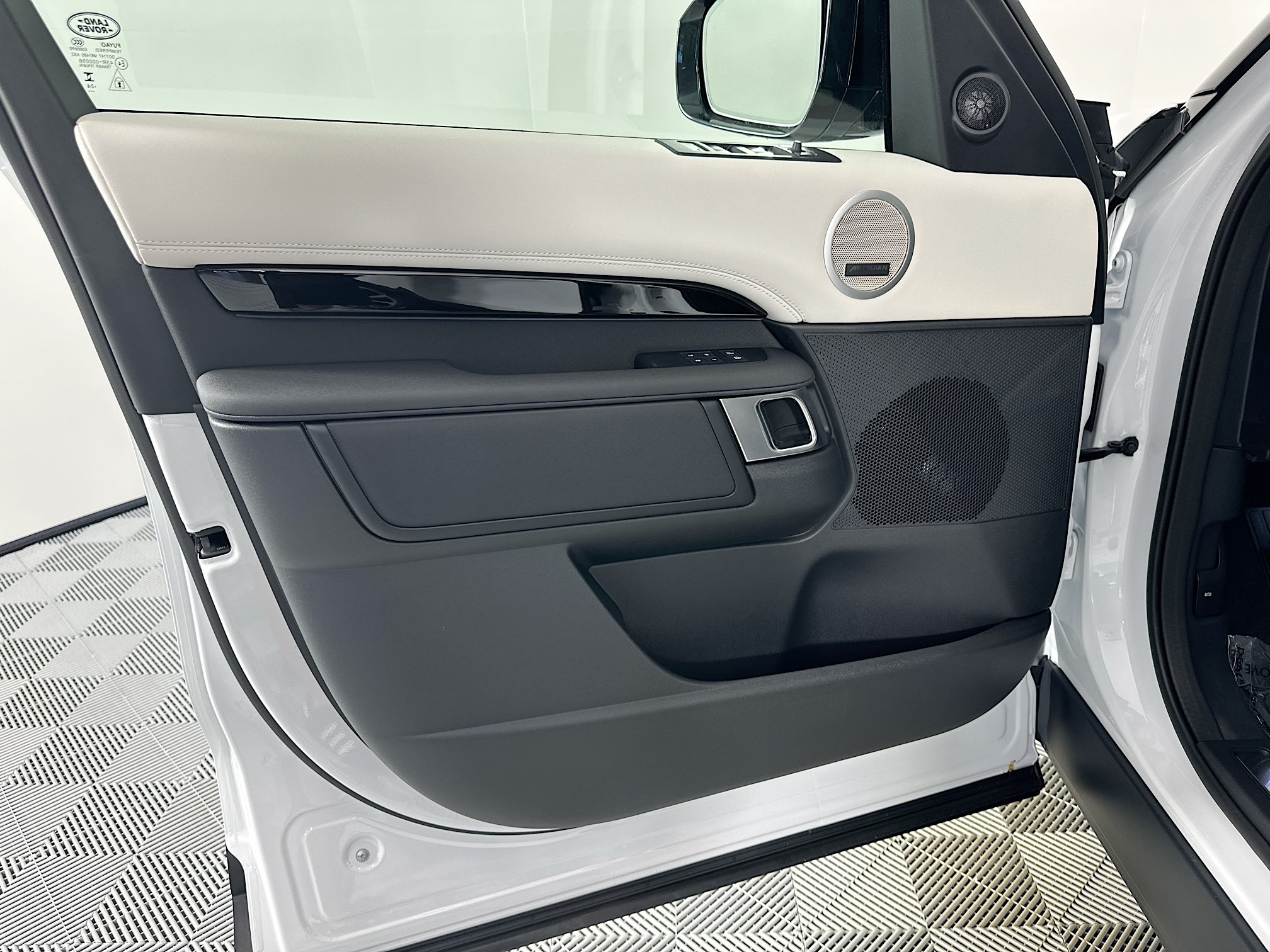 used 2025 Land Rover Discovery car, priced at $58,995