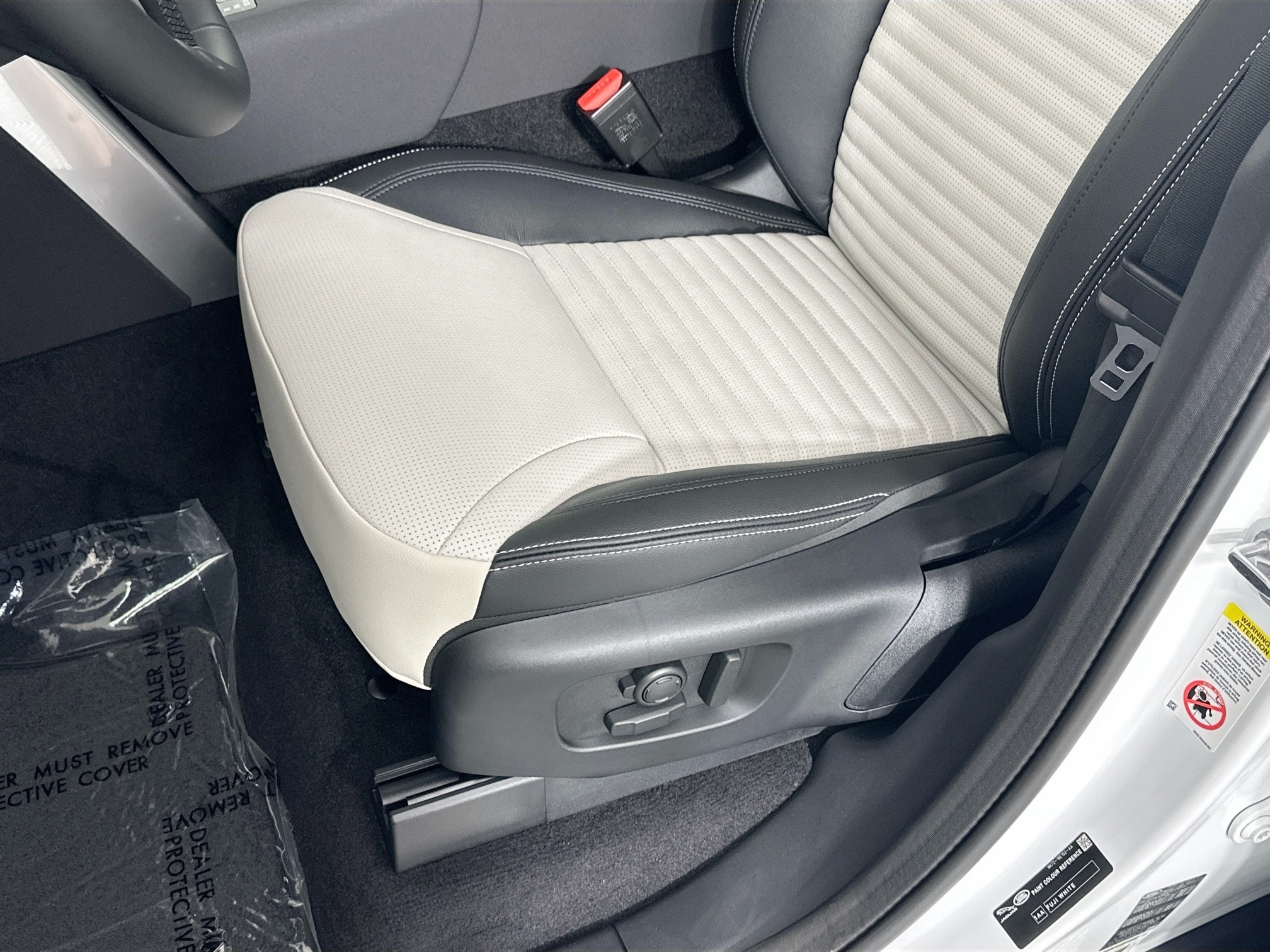 used 2025 Land Rover Discovery car, priced at $58,995