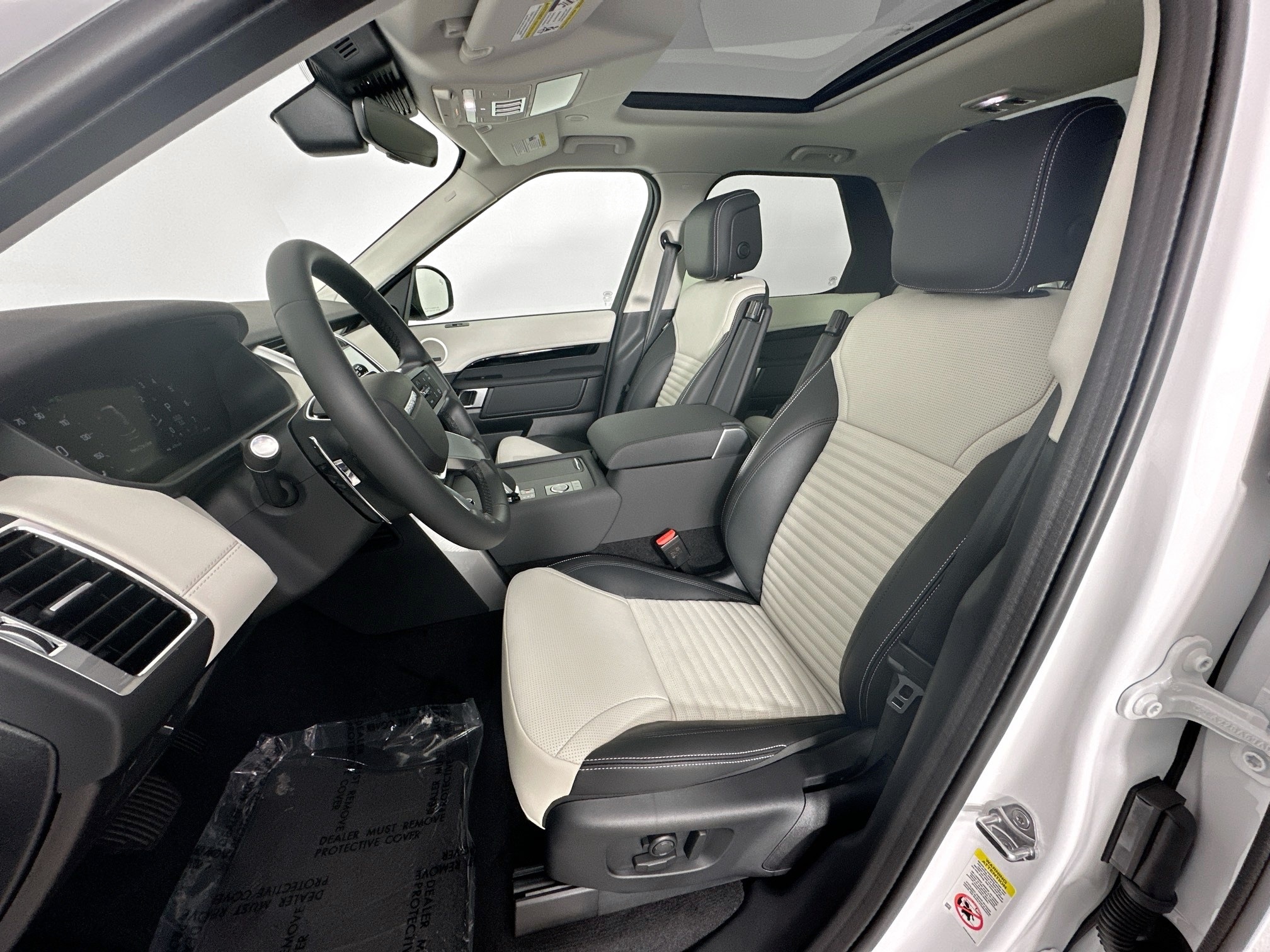 used 2025 Land Rover Discovery car, priced at $58,995