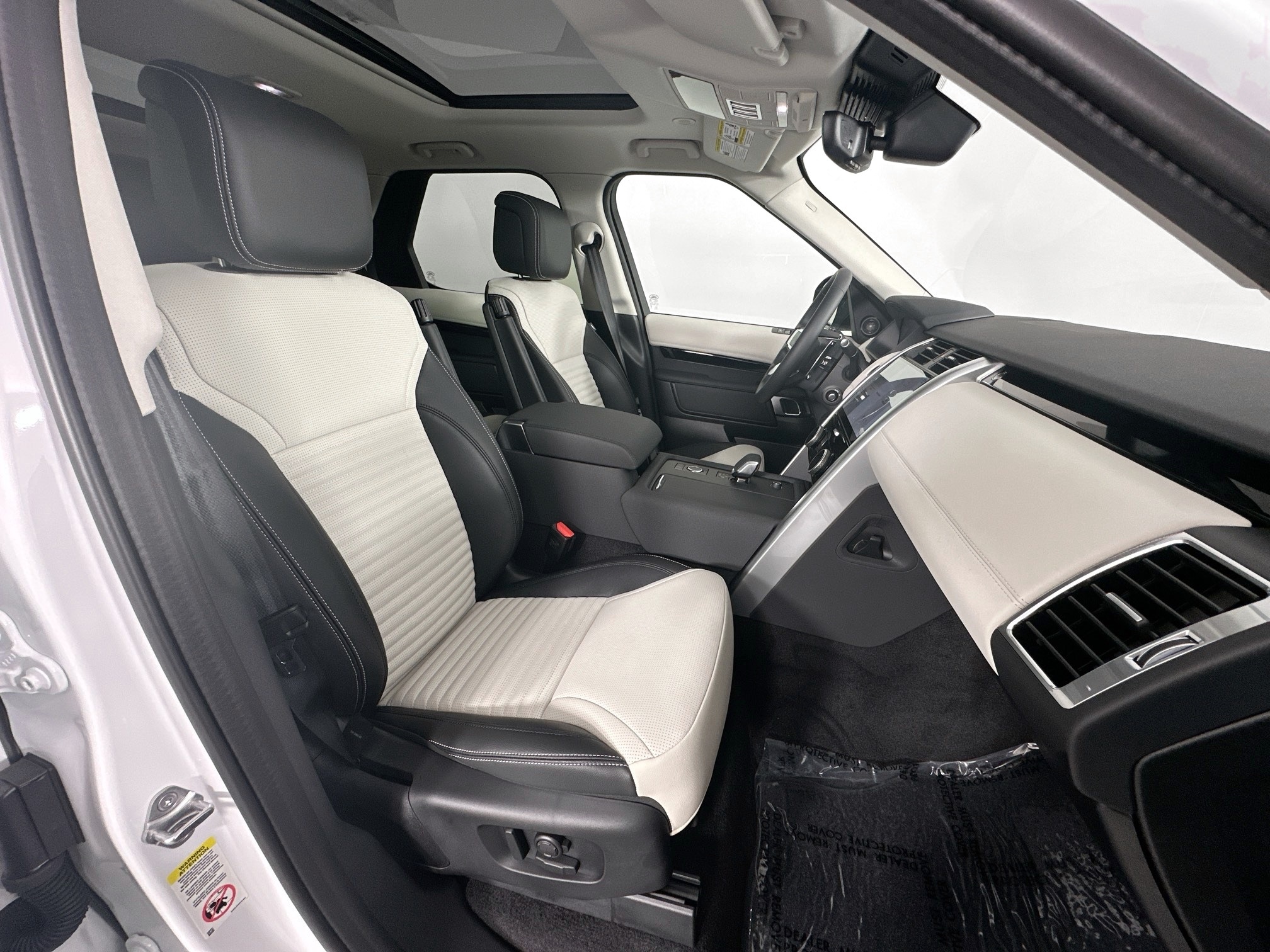used 2025 Land Rover Discovery car, priced at $58,995