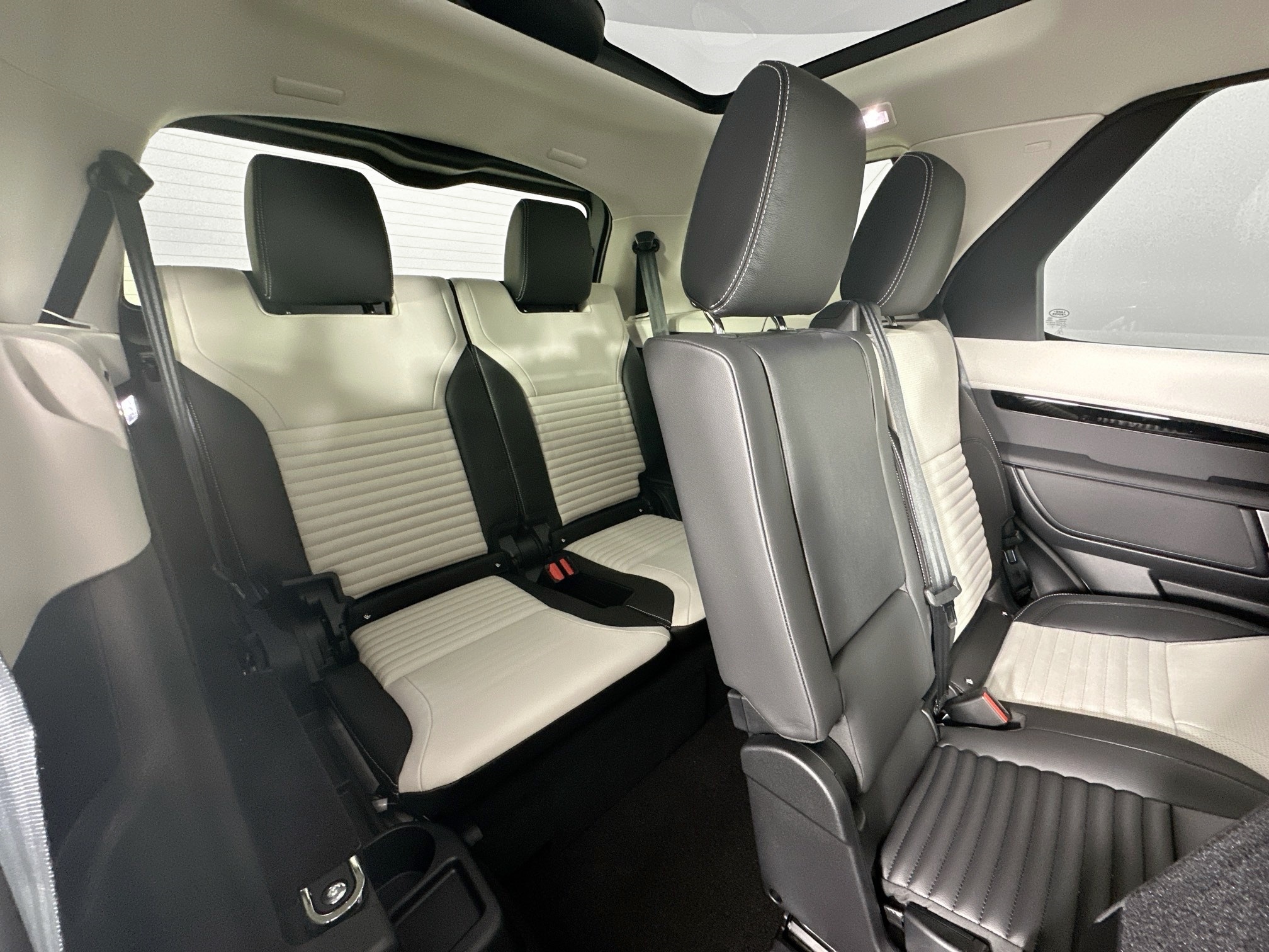 used 2025 Land Rover Discovery car, priced at $58,995