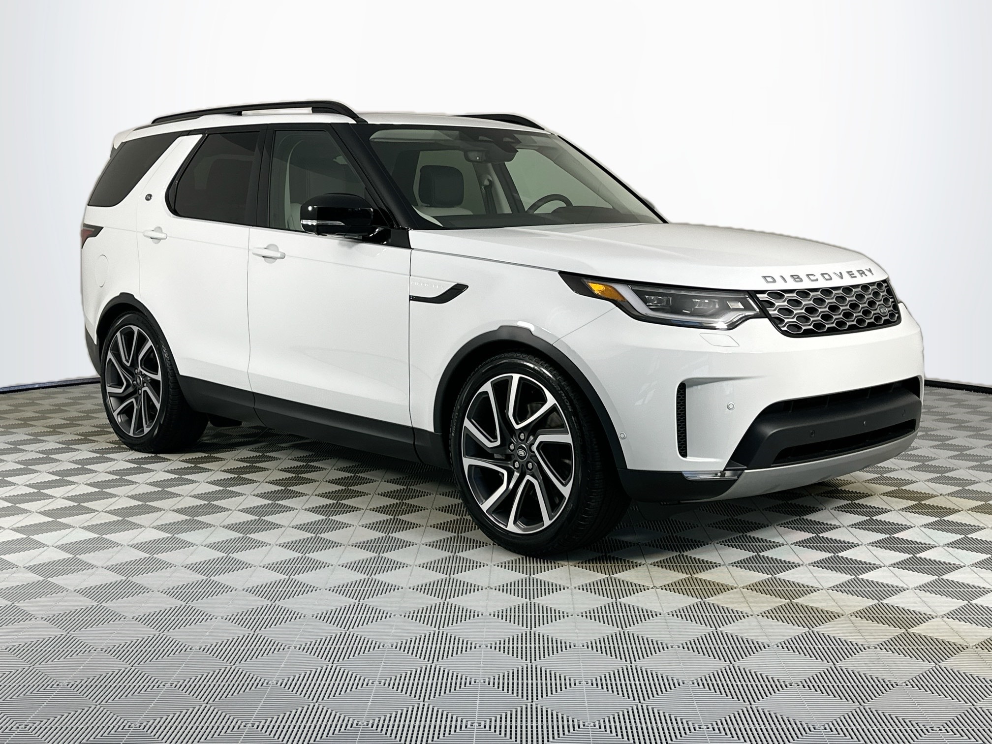 used 2025 Land Rover Discovery car, priced at $58,995