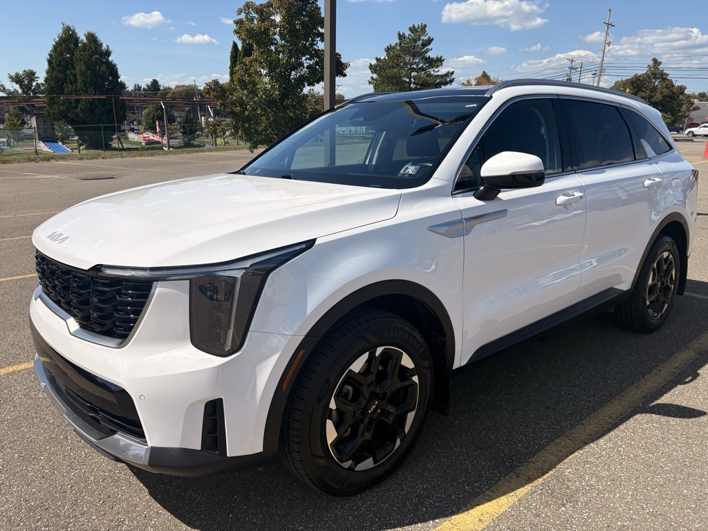 used 2024 Kia Sorento car, priced at $30,903