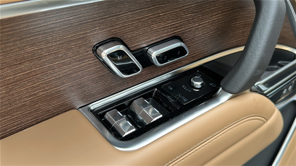 new 2025 Land Rover Range Rover car, priced at $118,920