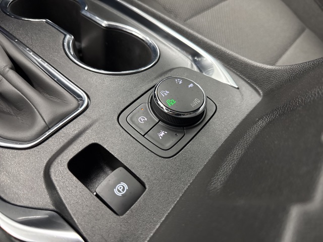 used 2023 Chevrolet Traverse car, priced at $28,988