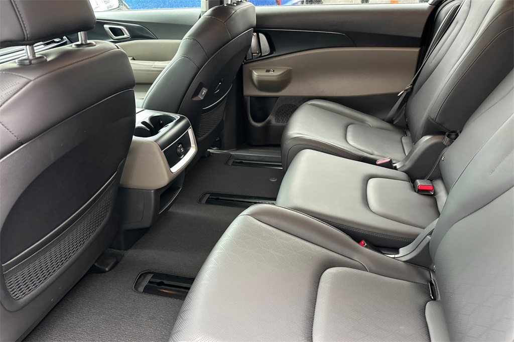used 2025 Kia Carnival car, priced at $36,979