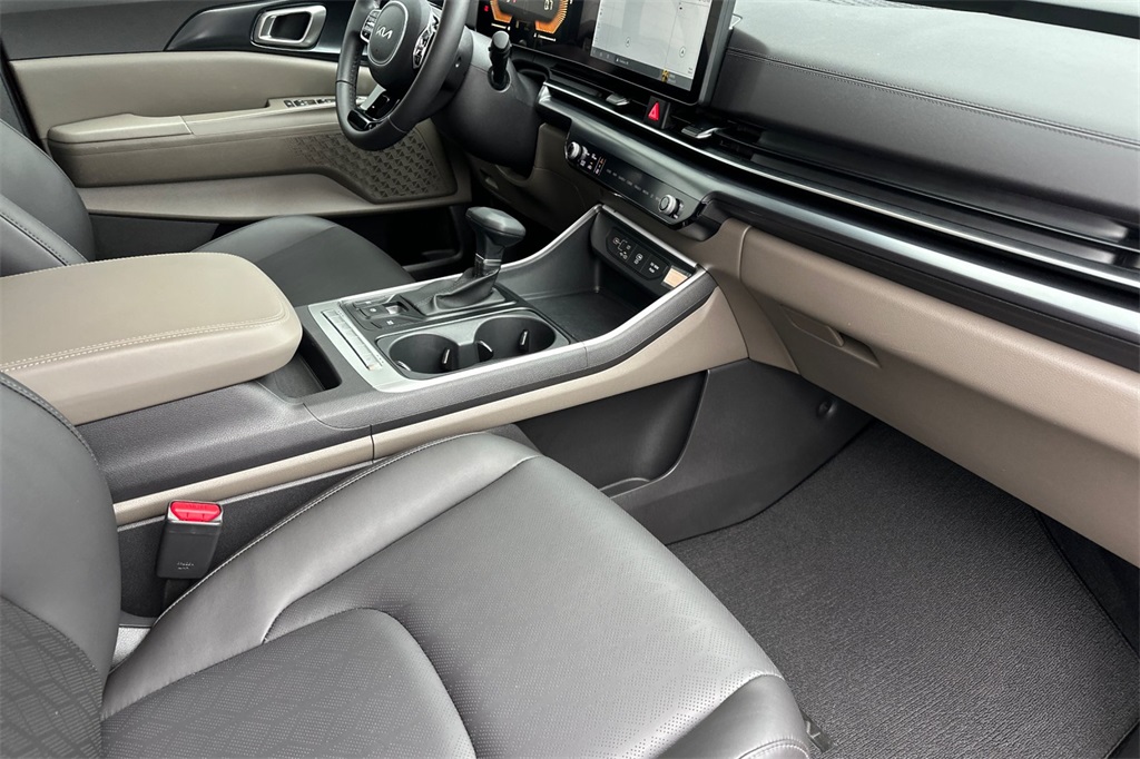 used 2025 Kia Carnival car, priced at $36,979