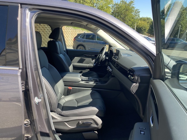 used 2025 Honda Pilot car, priced at $47,275