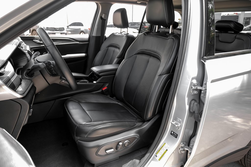 used 2022 Jeep Grand Cherokee car, priced at $31,497