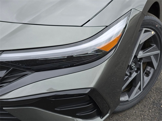 new 2025 Hyundai Elantra Hybrid car, priced at $27,685