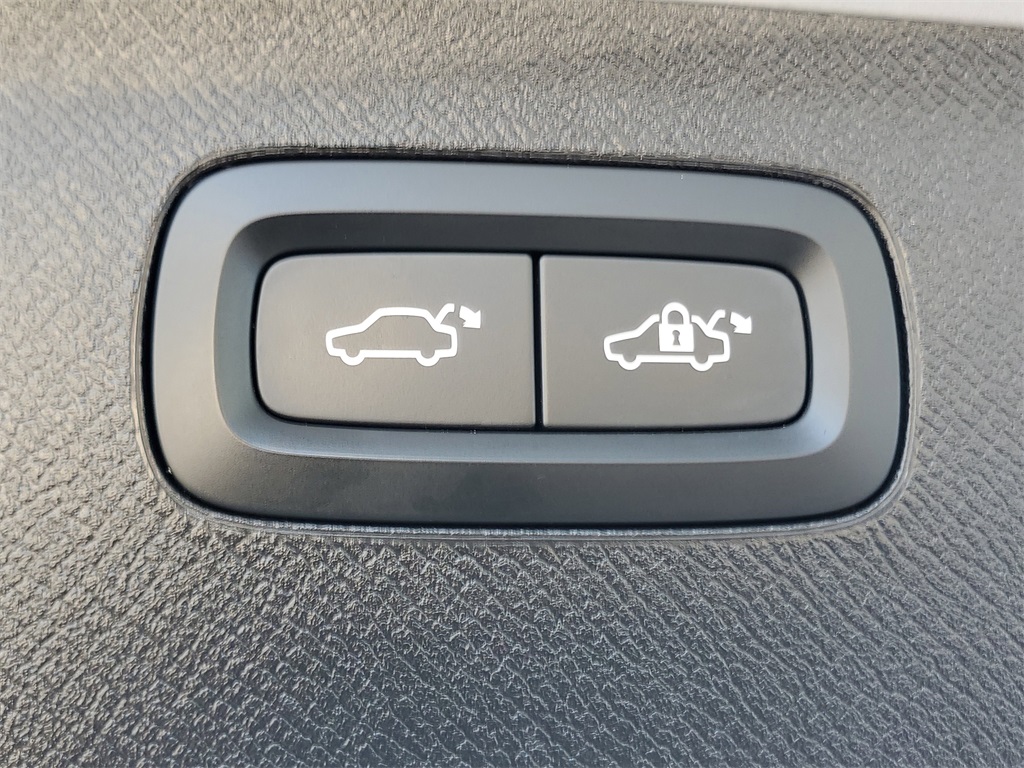 used 2023 Volvo XC90 car, priced at $34,995