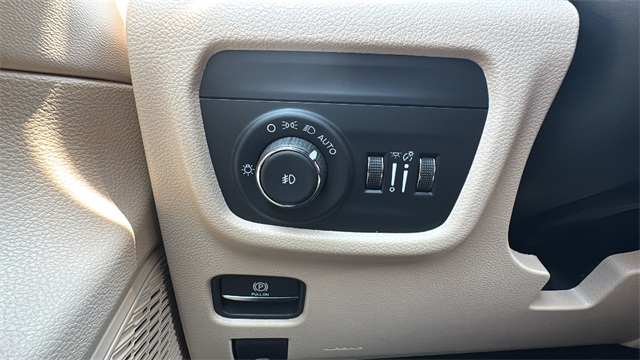 new 2025 Jeep Grand Cherokee car, priced at $46,275