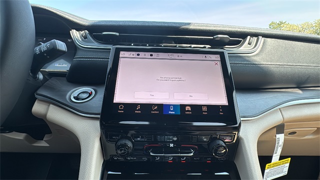 new 2025 Jeep Grand Cherokee car, priced at $46,275