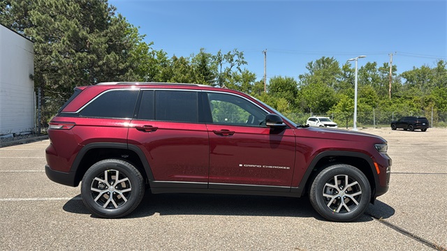 new 2025 Jeep Grand Cherokee car, priced at $46,275